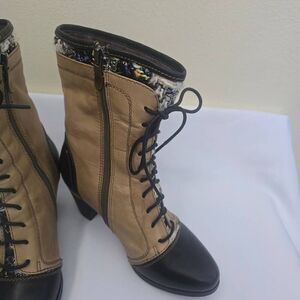 L'Artiste Quintus hand-painted, tan/blk leather lace-up boot, Sz. 36/ 5.5, New